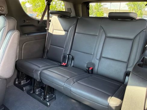 Used 2022 Chevrolet Suburban LT w/ LT Signature Package AWD/4WD image 29