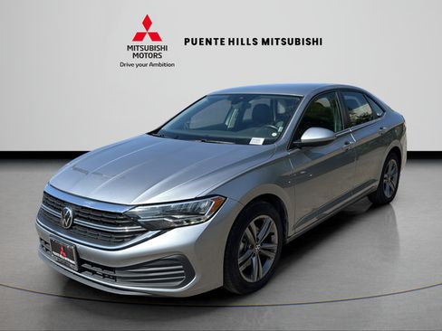 Used 2024 Volkswagen Jetta SE FWD image 1