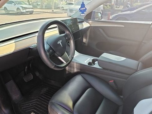 Used 2024 Tesla Model Y Long Range AWD/4WD image 17