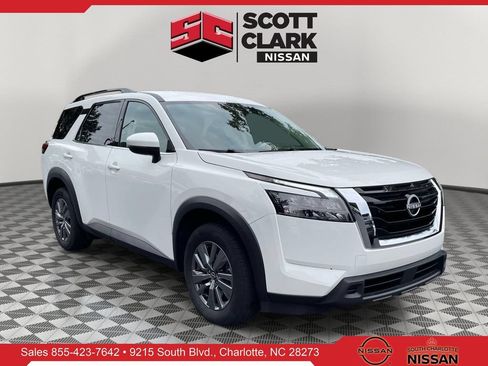Used 2025 Nissan Pathfinder SV AWD/4WD image 1