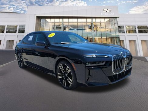 Used 2023 BMW 740i w/ Parking Assistance Package RWD image 3