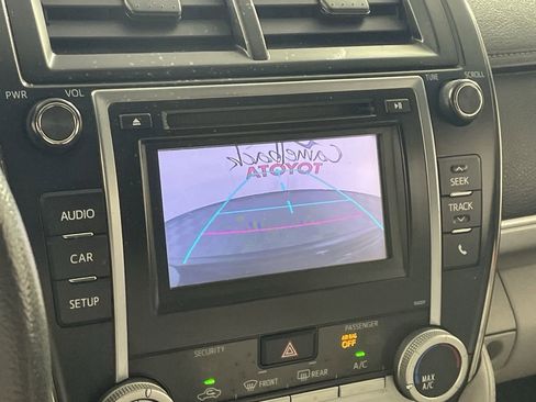 Used 2014 Toyota Camry LE image 18