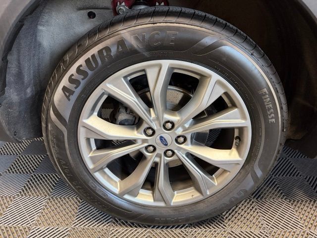 Used 2023 Ford Explorer XLT w/ Equipment Group 202A AWD/4WD image 45