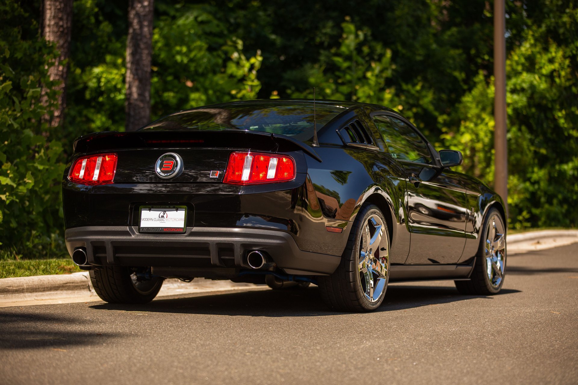 Used 2010 Ford Mustang GT RWD image 25