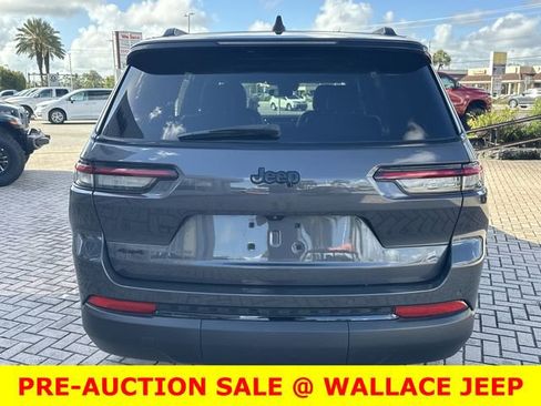 Used 2024 Jeep Grand Cherokee L Altitude AWD/4WD image 8