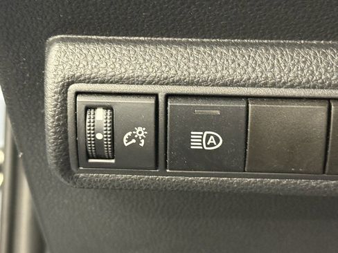 Used 2020 Toyota Corolla LE image 22