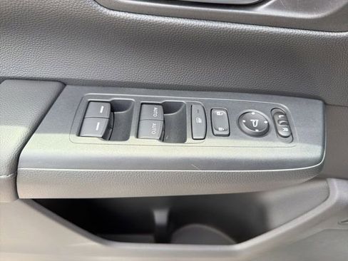 Used 2025 Honda CR-V EX image 12