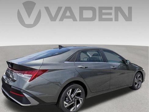 New 2026 Hyundai Elantra Limited FWD image 3