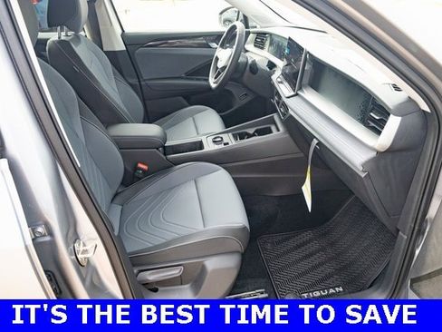 New 2025 Volkswagen Tiguan SE image 41