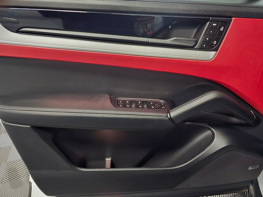 Certified 2026 Porsche Cayenne AWD/4WD image 19