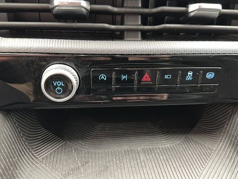 Used 2025 Ford Explorer ST-Line w/ ST-Line Street Pack AWD/4WD image 21