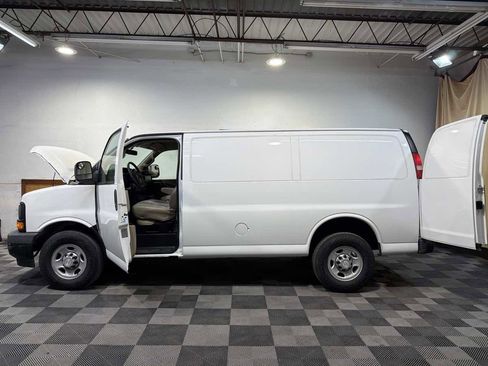 Used 2017 Chevrolet Express 2500 image 13