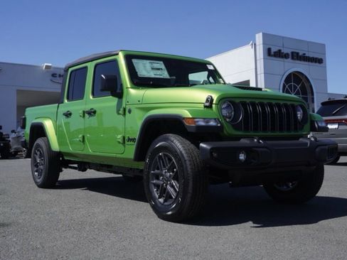 New 2025 Jeep Gladiator Sport S image 2