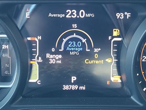 Used 2025 Jeep Wrangler Unlimited Sahara AWD/4WD image 16