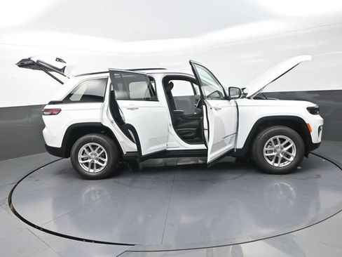 Used 2026 Jeep Grand Cherokee Laredo X AWD/4WD image 36