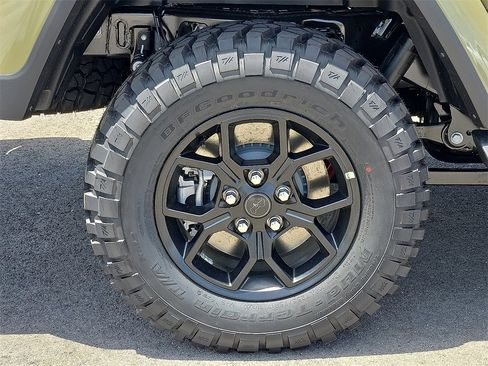 New 2025 Jeep Gladiator Sport image 7