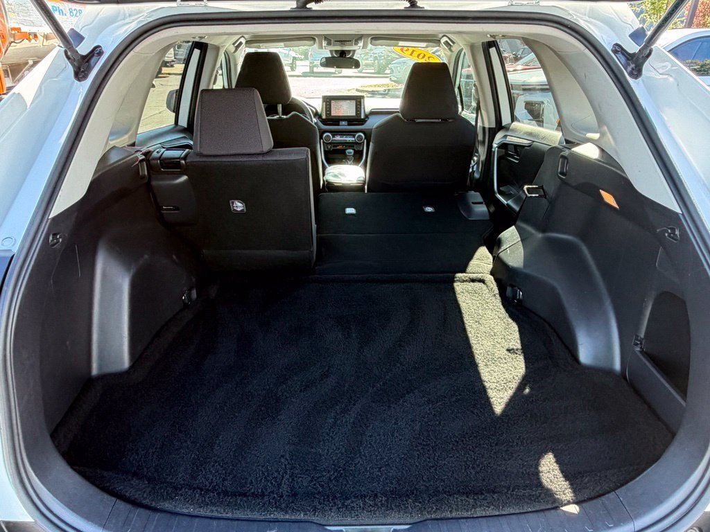 Used 2019 Toyota RAV4 LE FWD image 31