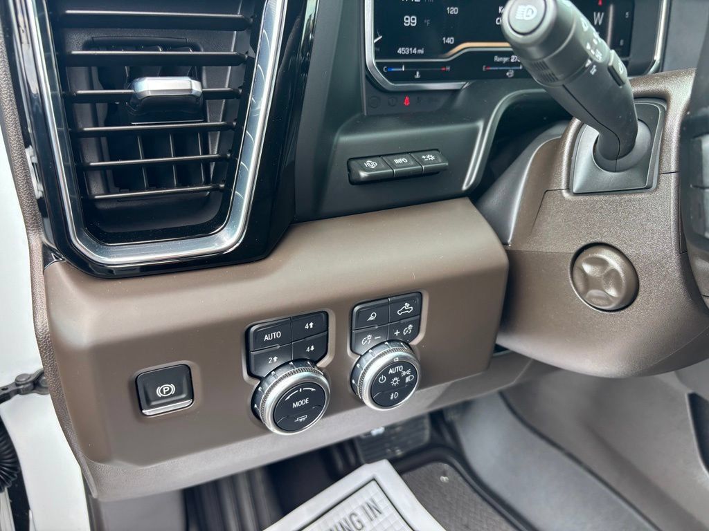 Used 2024 GMC Sierra 1500 Denali w/ Technology Package AWD/4WD image 17