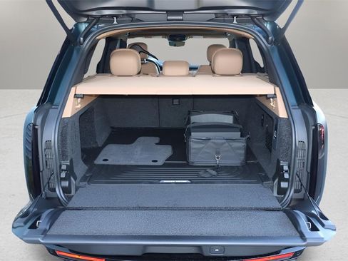 New 2026 Land Rover Range Rover SE image 16