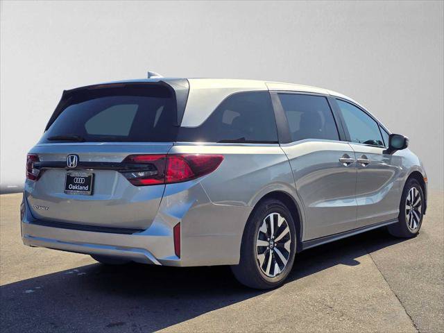 Used 2025 Honda Odyssey EX-L image 3