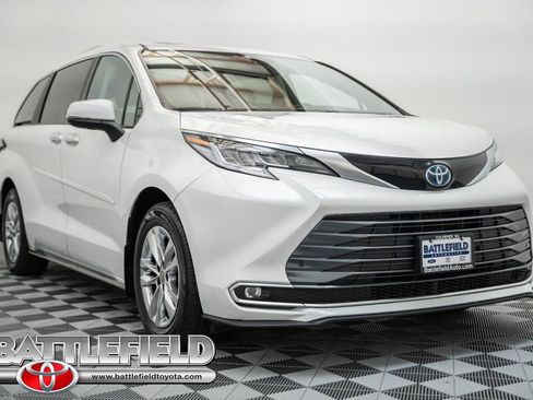 Certified 2024 Toyota Sienna Limited FWD image 1