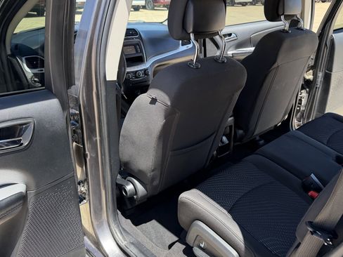 Used 2018 Dodge Journey SE w/ Connectivity Group FWD image 25