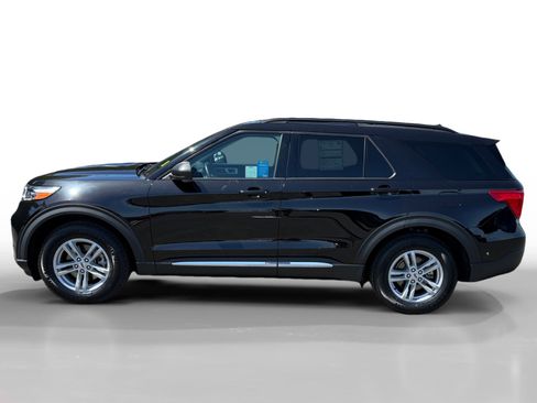Certified 2023 Ford Explorer XLT RWD image 2
