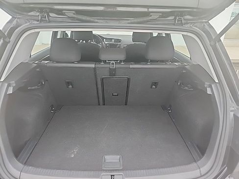 Used 2018 Volkswagen Golf SE image 5