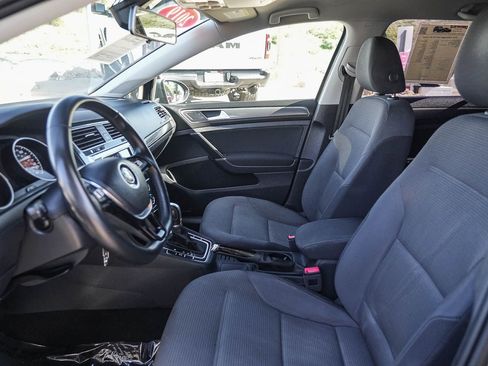 Used 2019 Volkswagen Golf SE image 17