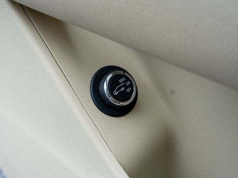 Used 2018 Cadillac XT5 Premium Luxury FWD image 28
