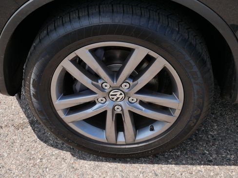 Used 2016 Volkswagen Touareg VR6 AWD/4WD image 15