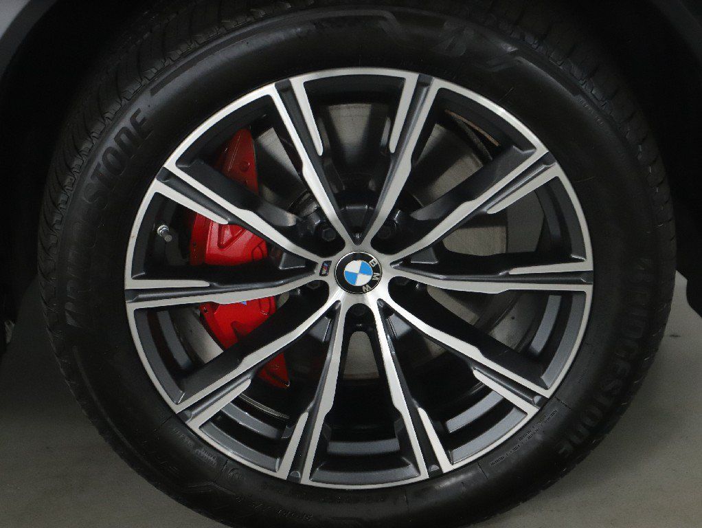 Used 2024 BMW X5 xDrive40i w/ M Sport Package AWD/4WD image 11