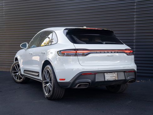Used 2026 Porsche Macan AWD/4WD image 3