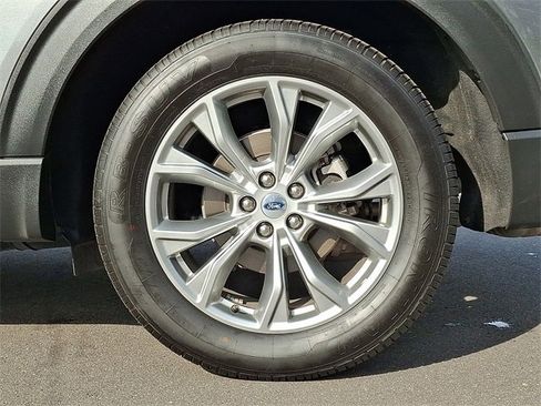 Used 2023 Ford Explorer Limited image 8