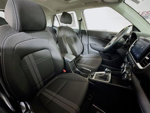 Used 2024 Hyundai Venue SEL image 29