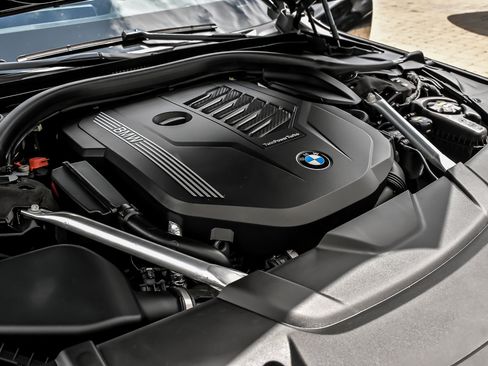 Used 2022 BMW 740i xDrive w/ M Sport Package AWD/4WD image 21