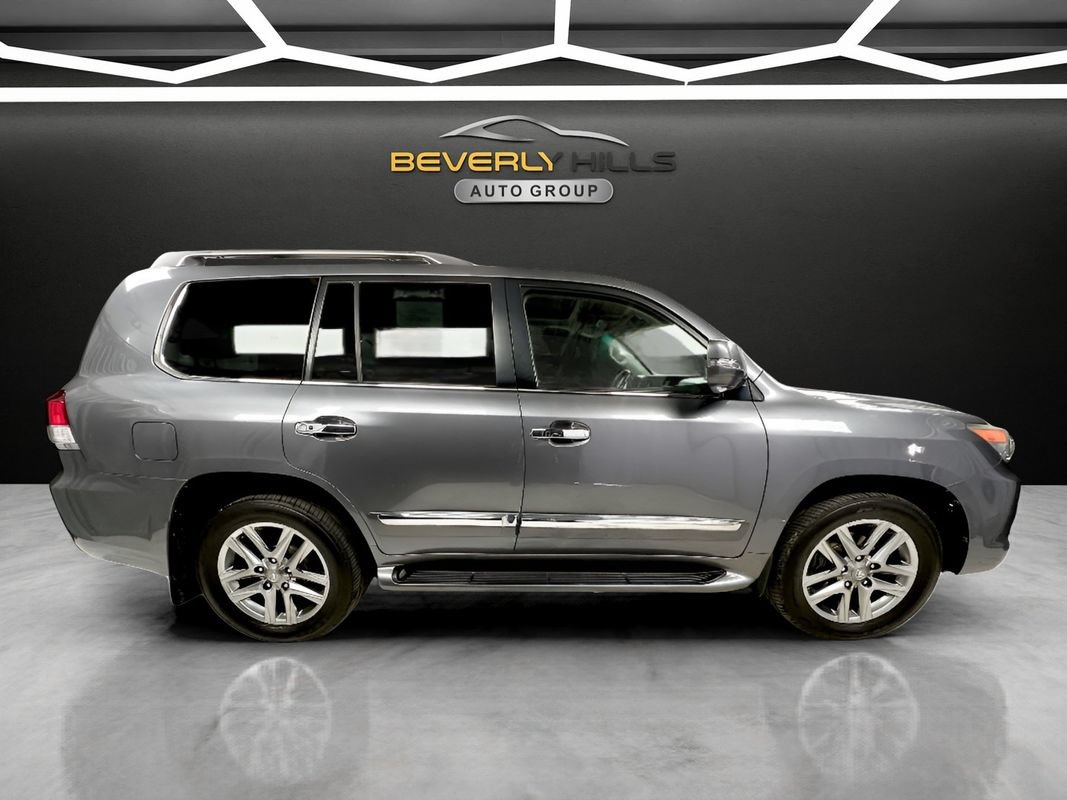 Used 2015 Lexus LX 570 4WD w/ Luxury Package image 6