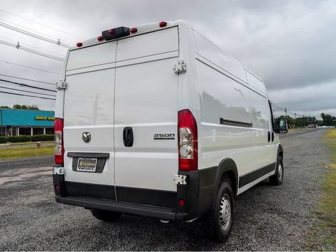 Used 2026 RAM ProMaster 2500 w/ Convenience Group FWD image 8