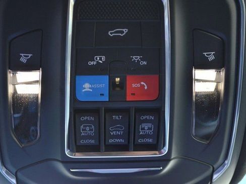 New 2025 Jeep Grand Cherokee Limited w/ Black Appearance Package image 31