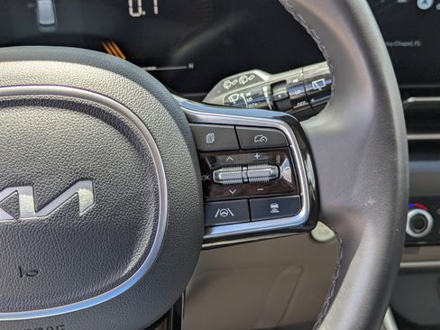 Certified 2025 Kia Carnival FWD image 31