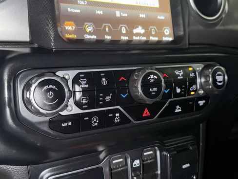 Used 2023 Jeep Gladiator Rubicon w/ LED Lighting Group AWD/4WD image 19