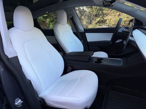 Used 2022 Tesla Model Y Performance image 12