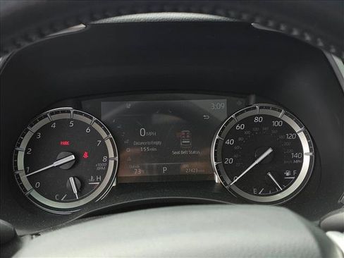 Used 2022 Toyota Highlander XLE AWD/4WD image 29