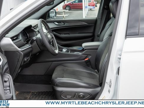 Certified 2024 Jeep Grand Cherokee L Altitude image 18