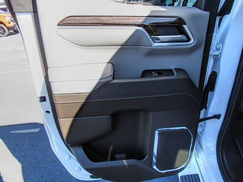 New 2026 GMC Sierra 1500 SLE image 18