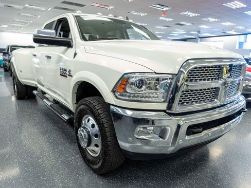 Used 2018 RAM 3500 Laramie w/ Cold Weather Group AWD/4WD image 3