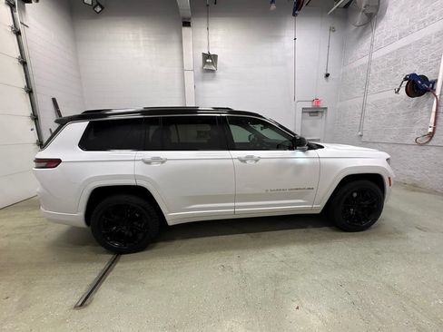 Used 2021 Jeep Grand Cherokee L Overland AWD/4WD image 3
