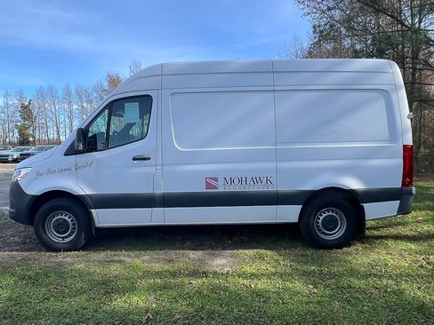 Used 2020 Mercedes-Benz Sprinter 2500 image 2