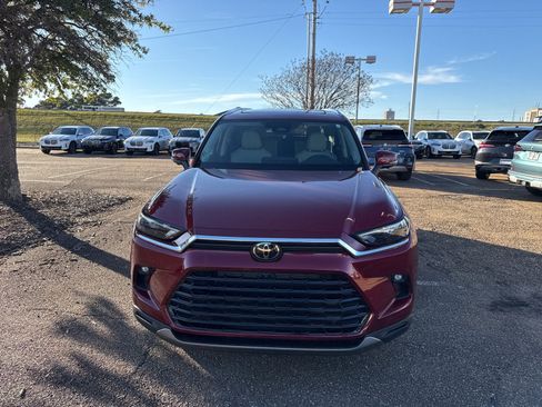 Used 2025 Toyota Grand Highlander FWD image 2