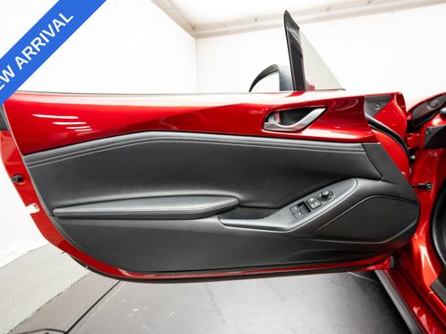 Used 2024 MAZDA MX-5 Miata RF Grand Touring RWD image 23